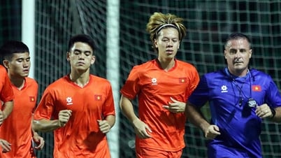 Kẹt xe ở Indonesia, U23 Việt Nam mất gần 50 phút đến sân tập cho quãng đường 5km
