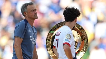 ‘Nạn nhân’ của cú tát lên tiếng, sếp lớn PSG vẫn bảo vệ tuyệt đối HLV Enrique