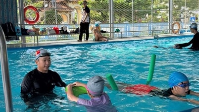 Nâng cao chất lượng các lớp dạy bơi an toàn cho học sinh