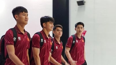 U23 Việt Nam đến Indonesia, háo hức trước giờ xung trận