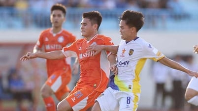 V-League tăng suất xuống hạng và... xe VAR: Không còn chuyện các đội 'tình thương mến thương'?