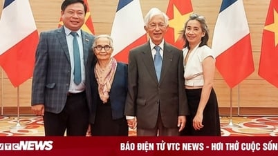 Vợ chồng giáo sư Trần Thanh Vân được thăng hạng huân chương Bắc đẩu Bội tinh