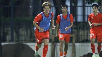 U23 Việt Nam hứng khởi trong buổi tập đầu tiên ở Indonesia
