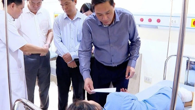 Lãnh đạo Tỉnh ủy Lào Cai thăm gia đình bị nạn do sạt lở đất tại Văn Yên