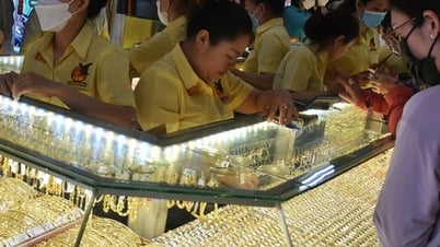 Giá vàng hôm nay 15 -7 giảm mạnh , đồng USD tăng giá