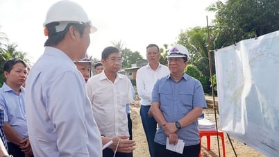 Chủ tịch UBND tỉnh An Giang Hồ Văn Mừng kiểm tra các công trình trọng điểm và làm việc với các phường, xã