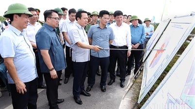 Đồng chí Chủ tịch UBND tỉnh khảo sát thực tế, động viên, nắm bắt tình hình sản xuất, phòng, chống thiên tai
