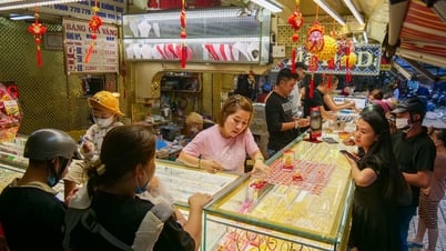 Giá vàng chiều nay 15/7/2025: Giá vàng trong nước và thế giới bất ngờ giảm sâu sau khi tăng mạnh đêm qua