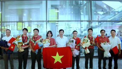 Bộ GD&ĐT đón đội tuyển Olympic Hóa học quốc tế về nước với thành tích xuất sắc