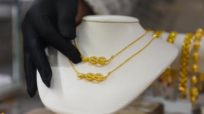 Giá vàng hôm nay 15/7/2025: Bão đỏ ập đến, SJC, vàng nhẫn giảm gần nửa triệu, vàng thế giới có thêm đợt tăng mới