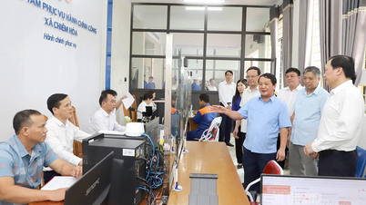 Bí thư Tỉnh ủy Hầu A Lềnh làm việc với Đảng ủy xã Chiêm Hóa