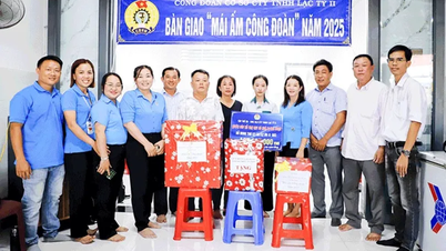 Bàn giao Mái ấm Công đoàn