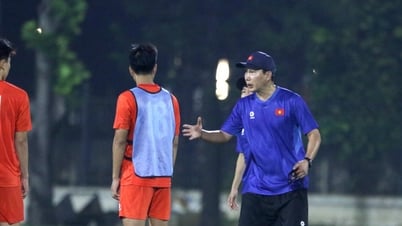 U.23 Việt Nam nếm ‘đặc sản’ kẹt xe Jarkata, HLV Kim Sang-sik làm gì vào ngày 15.7?