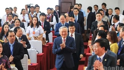 Đồng chí Nguyễn Hòa Bình dự Đại hội đại biểu Đảng bộ xã...