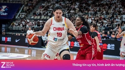 Nữ cầu thủ cao 2,26 m gây sốt ở giải châu Á