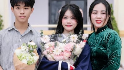 Nữ sinh thủ khoa khối C00 bật khóc vì bố không thể chứng kiến thành công đầu tiên