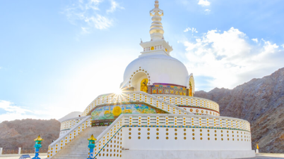 Du lịch tòa tháp trắng Shanti Stupa: Khám phá biểu tượng hòa bình trên đỉnh Himalaya
