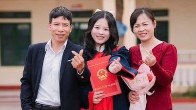 Nữ thủ khoa khối A "vỡ òa" khi hay tin đạt 3 điểm 10 thi tốt nghiệp THPT 2025