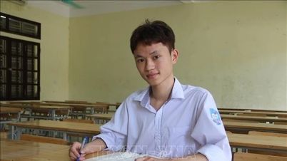 Nghị lực vượt khó của nam sinh thủ khoa tổ hợp A00