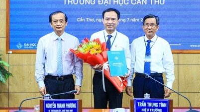 Le Van Lam 박사를 Can Tho University의 부교장으로 임명