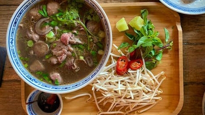 Un expert explique : « Est-il préférable de manger du pho avec des germes de soja blanchis ou crus ? »