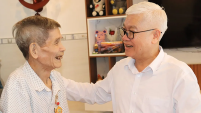 Trưởng Đoàn ĐBQH TPHCM thăm hỏi cựu tù chính trị, thương binh tại đặc khu Côn Đảo