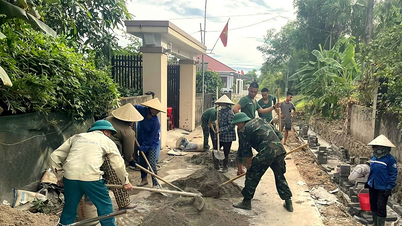 Đồng lòng thắp sáng làng quê