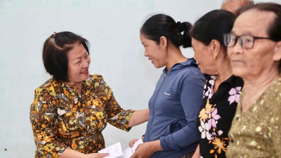 Tặng quà cho thương binh, thân nhân liệt sĩ, người có công mắc bệnh hiểm nghèo