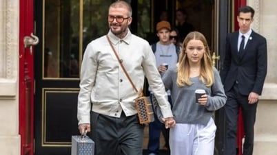 David Beckham thích xuống phố với túi hàng hiệu cỡ "khủng", có giá đắt đỏ