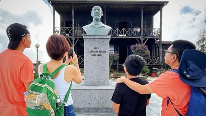 Mở lại tour tham quan nhà bác sĩ Yersin bằng xe buýt mui trần