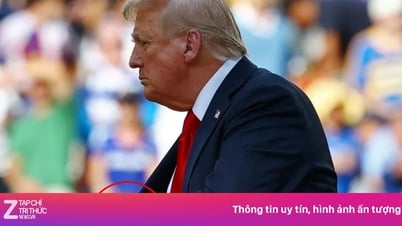 Ông Trump bỏ huy chương vô địch Club World Cup vào túi