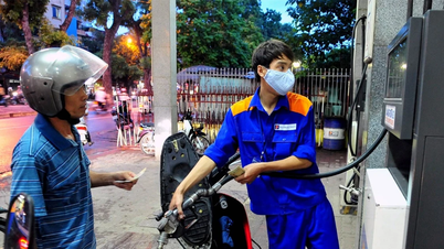 Giá xăng dầu đồng loạt giảm, RON 95 rời mốc 20.000 đồng/lít