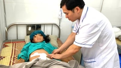 Cắt bỏ khối u nặng 9kg trong bụng bé gái 14 tuổi