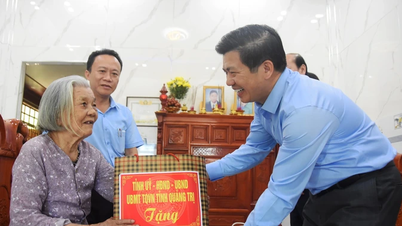 Lãnh đạo tỉnh thăm, tặng quà các gia đình chính sách