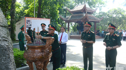 Thượng tướng Lê Quang Minh dâng hương tại Khu di tích lịch sử Quốc gia 27-7