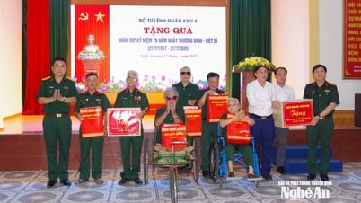 Đoàn công tác Bộ Tư lệnh Quân khu 4 thăm, tặng quà các thương binh, bệnh binh ở Nghệ An