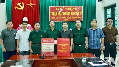 Thăm, tặng quà thương binh, bệnh binh được điều dưỡng tại Ninh Bình