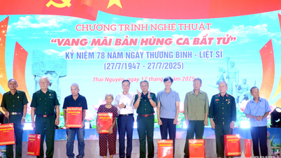 Thượng tướng Lê Quang Minh dự chương trình nghệ thuật “Vang mãi bản hùng ca bất tử”