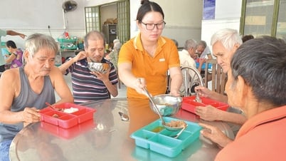 Huy động nguồn lực xã hội chăm lo người yếu thế