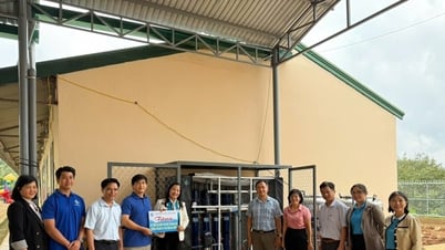 Bàn giao công trình nước uống tinh khiết cho ngôi trường vùng sâu