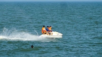 Mô tô nước "nhảy dù” đến biển Sầm Sơn gây mất an toàn cho du khách
