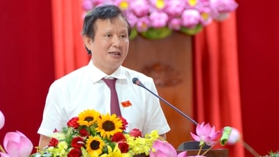 Ban hành nhiều nghị quyết quan trọng, thúc đẩy phát triển toàn diện