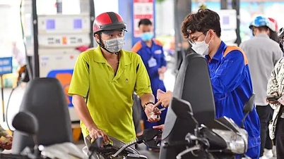Giá xăng dầu giảm nhẹ, RON 95 xuống mốc dưới 20.000 đồng/lít