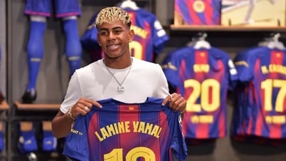 Barcelona trao áo số 10 cho Lamine Yamal, ký hợp đồng tới năm 2031