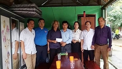Hỗ trợ gia đình già làng Bríu Pố bị thiệt hại do hỏa hoạn