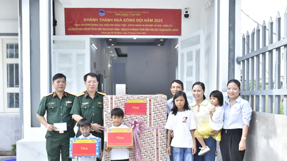 Tổng Công ty Ba Son tặng nhà đồng đội và thăm Mẹ Việt Nam Anh hùng