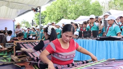 Bài 1 - Chung tay đưa văn hoá truyền thống vào học đường