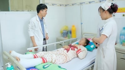 Thang máy rơi tự do khiến một người phụ nữ gãy cột sống