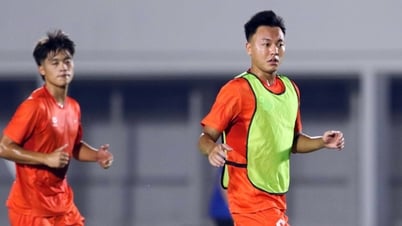 U23 Việt Nam vừa tập vừa quan sát đối thủ