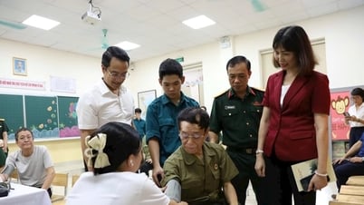 Hoàn Kiếm: Tặng quà, khám chữa bệnh, tri ân các gia đình thương binh, liệt sĩ